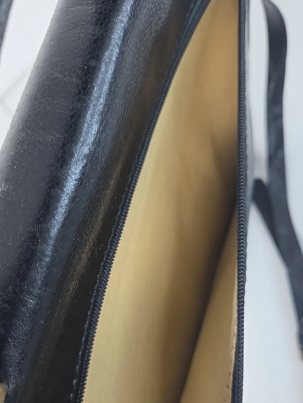 Tumi Full Grain Leather Briefcase Bag in Black With Gold Accent Turnlock